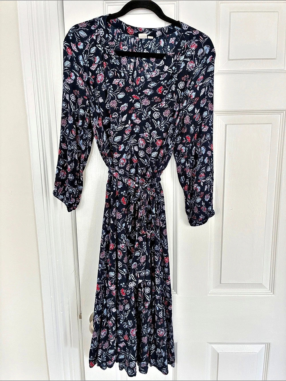 Gap Floral Long Sleeve Maxi Dress Navy, size small (6-8). Hits mid shin (I am 5”